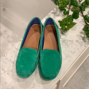 UGG moccasins / drivers in great condition!